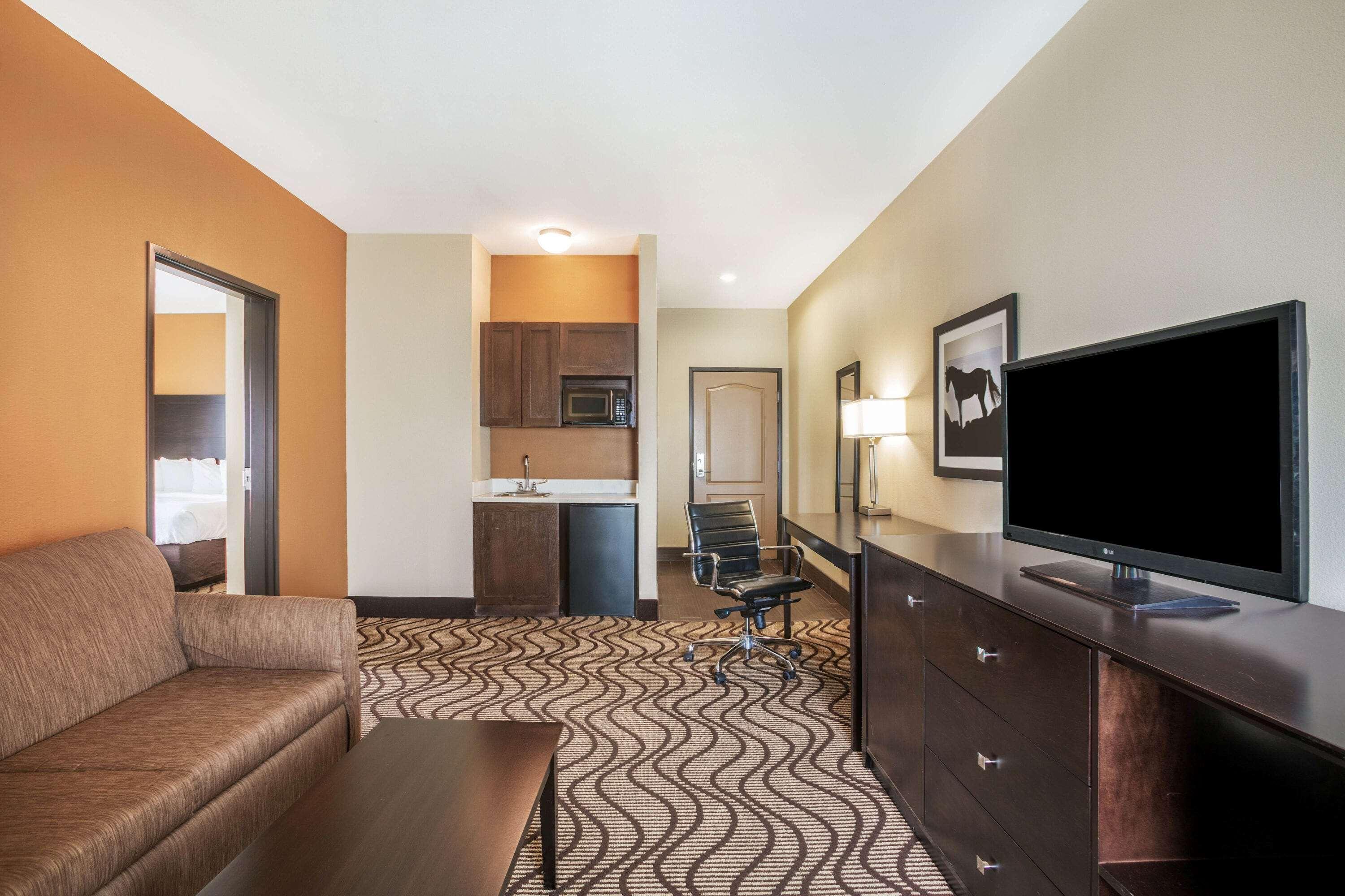 La Quinta By Wyndham Beeville Exterior photo