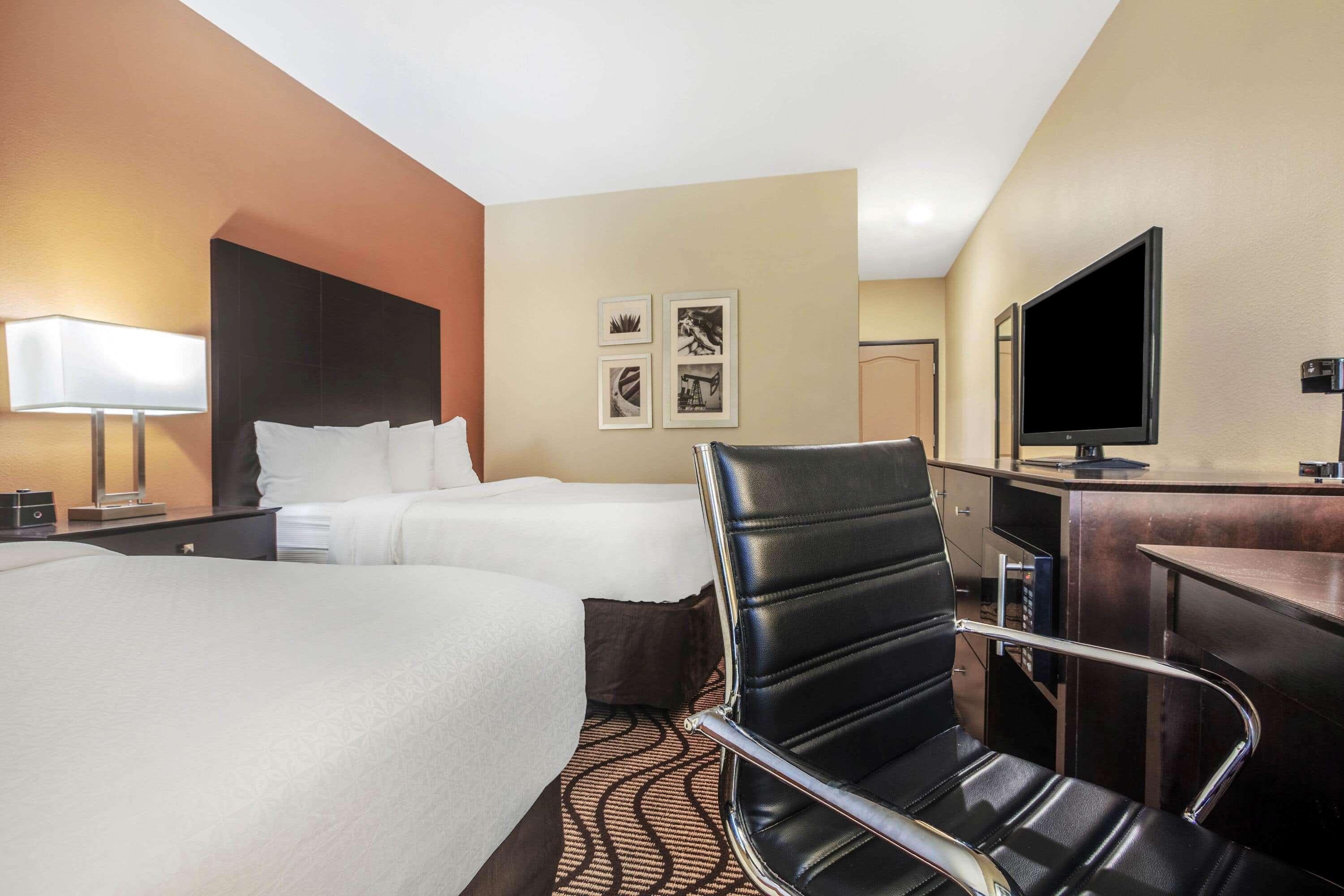 La Quinta By Wyndham Beeville Exterior photo