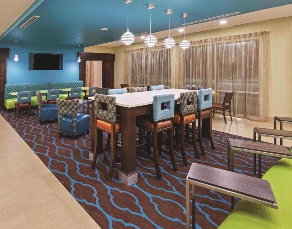 La Quinta By Wyndham Beeville Exterior photo